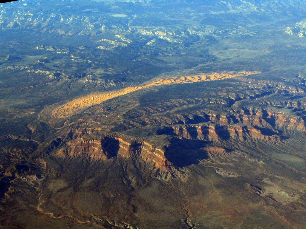 https://commons.wikimedia.org/wiki/File:Coral_Pink_Sand_Dunes,_Utah-Arizona_Border_West_of_Kanab,_Utah_(101366055).jpg